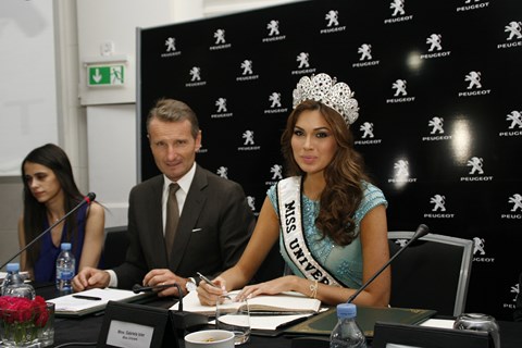 Miss univers gabriela chez peugeot maroc avril 2014
