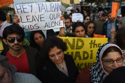Manifestation pakistan contre massacre d enfants