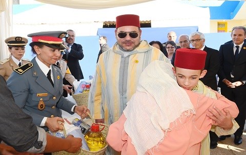 Le roi et le prince heritier distribuent soutien alimentaire pour ramadan 2015