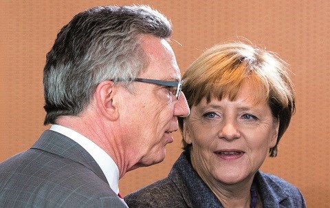 Angela merkel et son ministre de l interieur 2015