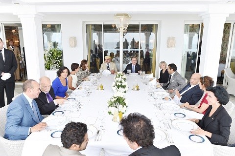 Dejeuner offert par roi du maroc a delegation franaise septembre 2015