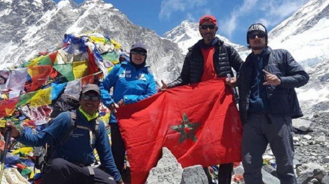 Exploit : Baibanou et Aakar au sommet de l’Everest