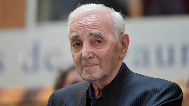 Charles Aznavour hospitalisé !
