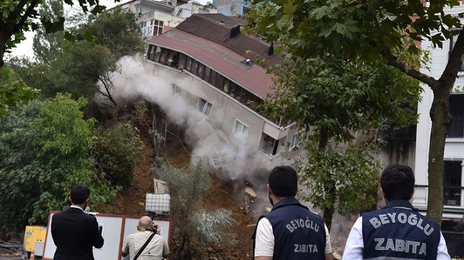 Turquie : le spectaculaire effondrement d’un immeuble dans le centre d’Istanbul