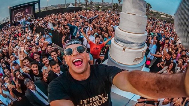 Taha Essou fête son anniversaire en grande pompe avec ses fans (Vidéo)