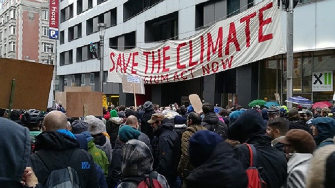 Des milliers de manifestants dans les rues de Bruxelles pour le climat