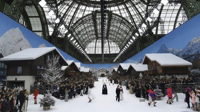 Karl Lagerfeld : Chanel dévoile sous la neige sa dernière collection
