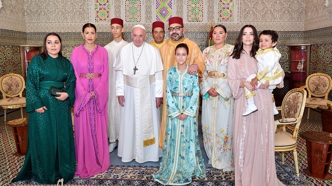 Photo souvenir de la Famille Royale avec Sa Sainteté le Pape François