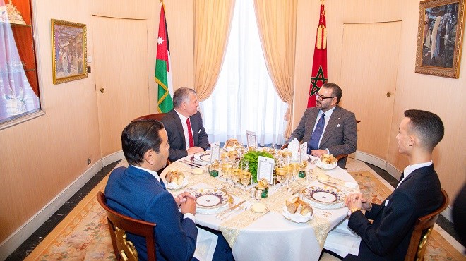 Le Roi Mohammed VI offre un déjeuner en l’honneur du Roi Abdallah II