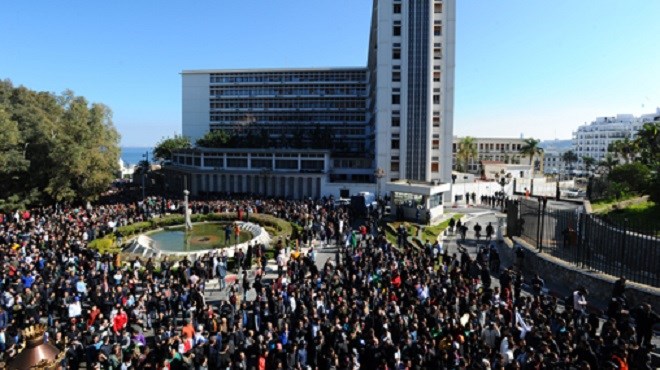 Algérie : Une marée humaine marche à Alger contre le 5è mandat