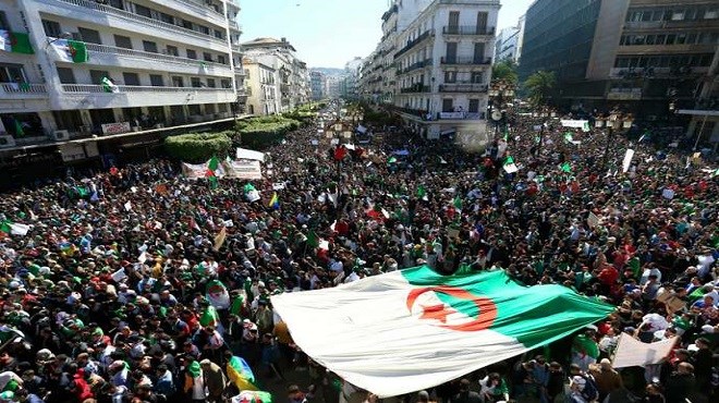 Algérie : Le bras de fer se poursuit entre pouvoir et manifestants