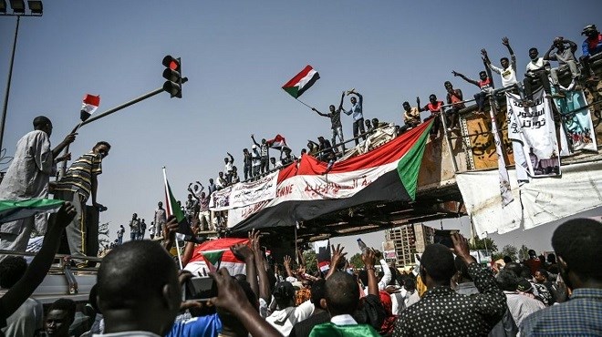 Soudan : Les manifestants obligent l’armée à renverser Omar Al Bachir