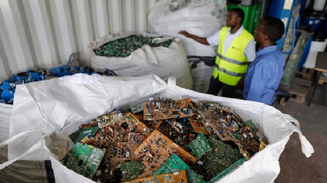 Belgique | 75 tonnes de détritus jetés dans les bulles à vêtements