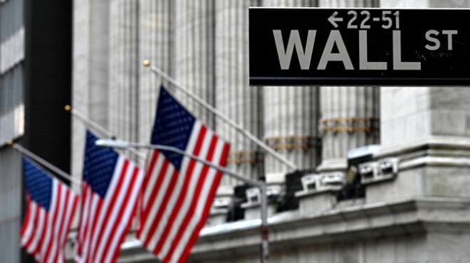 Wall Street débute la semaine en hausse
