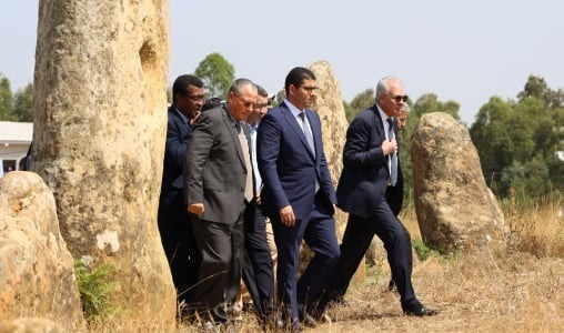 Larache | Bensaid effectue une visite au site archéologique « Cromelech Mzoura »