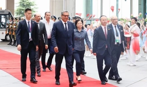 Akhannouch arrive à Pékin pour représenter SM le Roi au Sommet du Forum sur la coopération sino-africaine