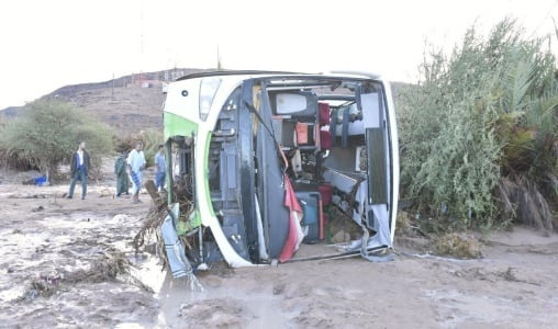 Autocar emporté par les crues à Oued Tata | 10 morts et 7 portés disparus